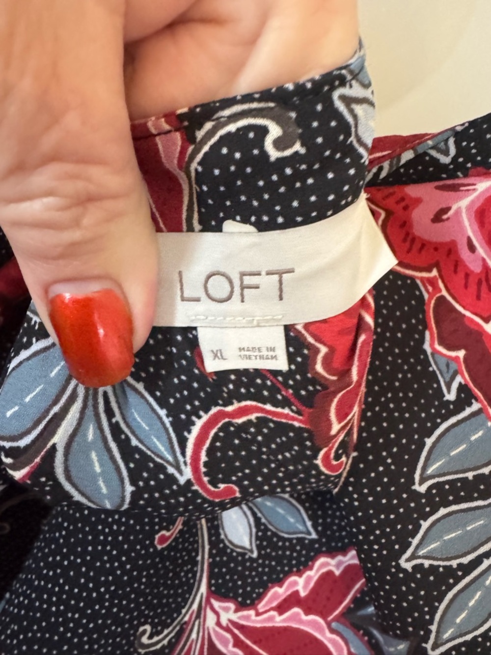 ANN TAYLOR LOFT Black Floral Office/Career Blouse XLARGE       #C - Picture 8 of 8